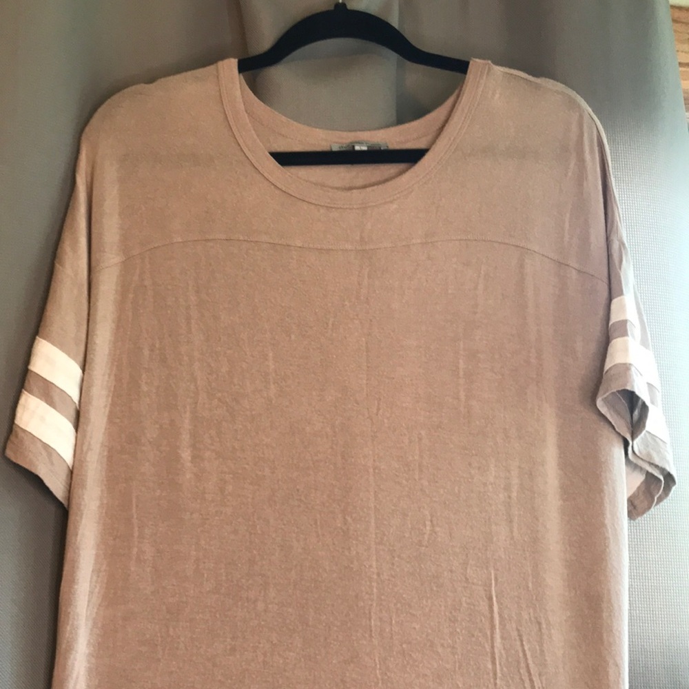 Charlotte Russe Boyfriend Tee L in Taupe
